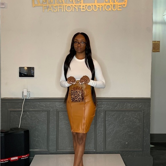 Carmen (dress) - Picture 3 of 3